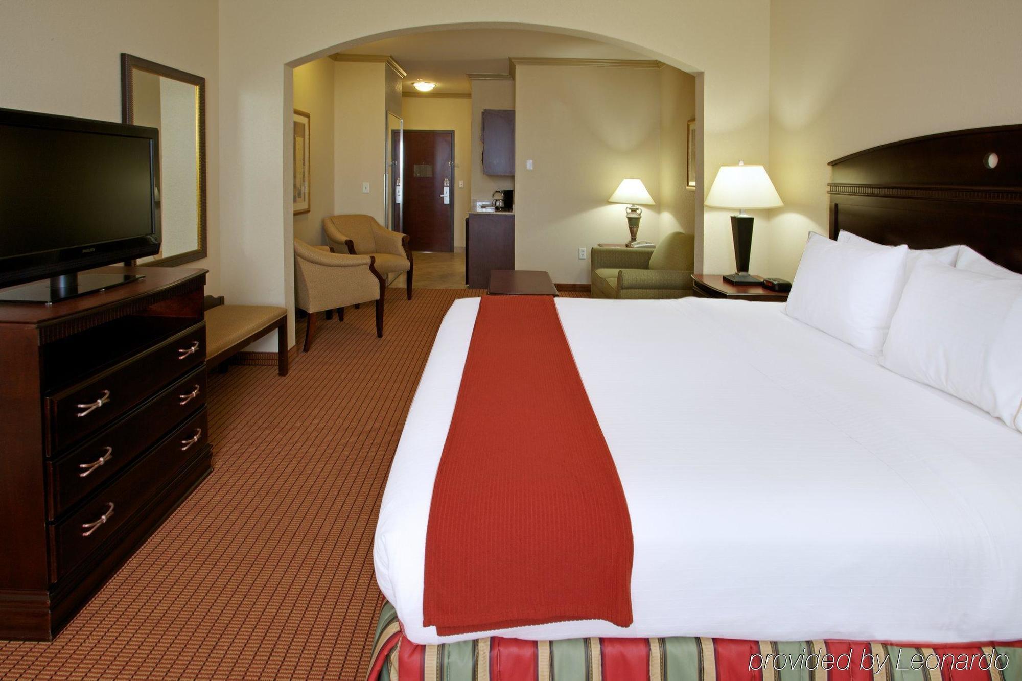 Holiday Inn Express & Suites Wharton By Ihg Номер фото