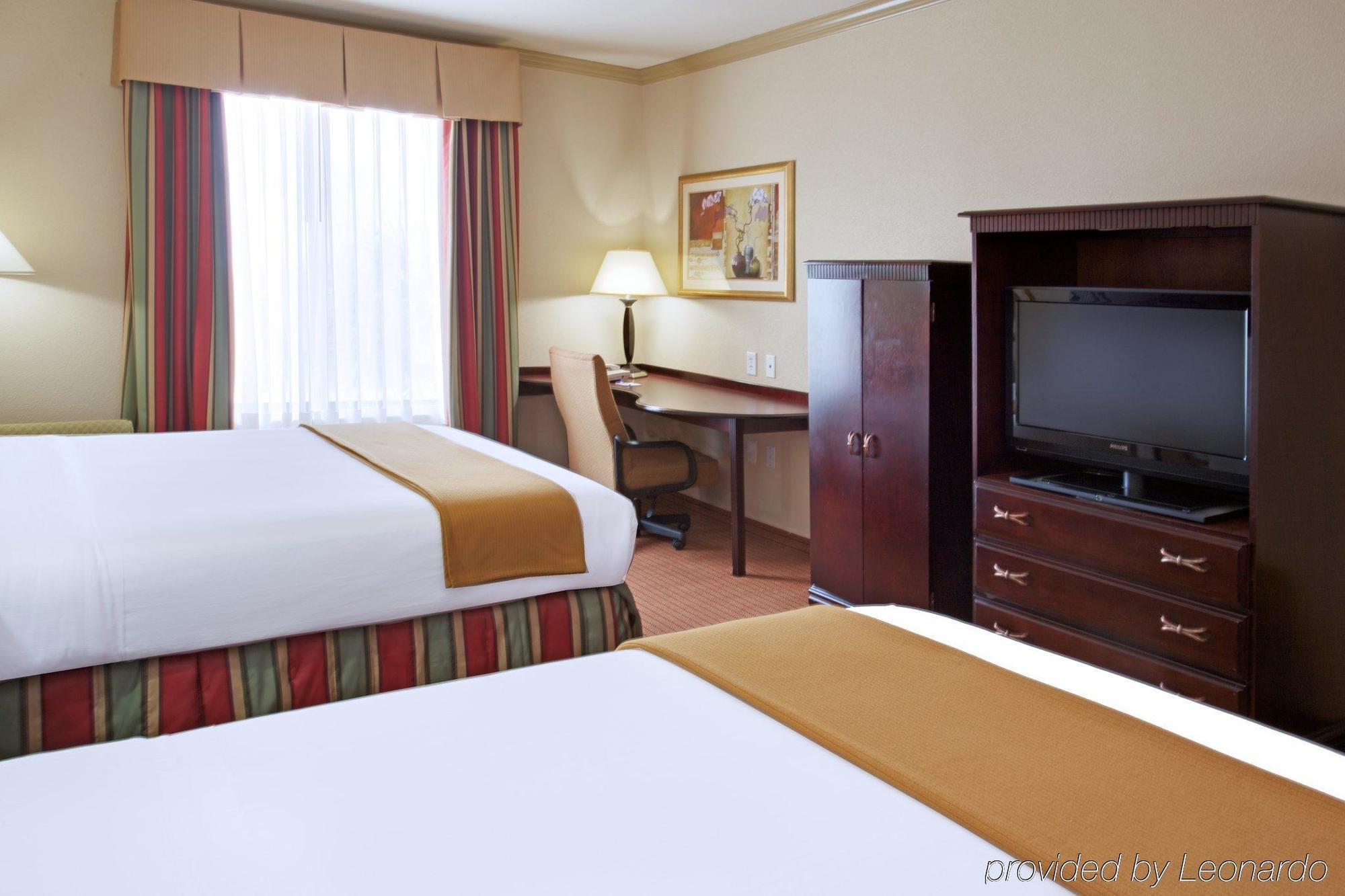 Holiday Inn Express & Suites Wharton By Ihg Номер фото